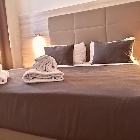 Academy Hotel Fiumicino Dış mekan fotoğraf