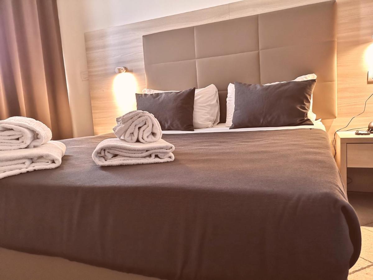 Academy Hotel Fiumicino Dış mekan fotoğraf