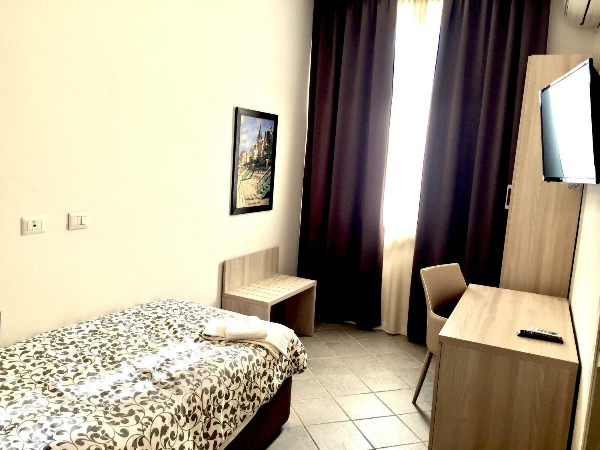 Academy Hotel Fiumicino Dış mekan fotoğraf